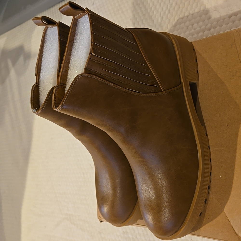 WOMENS NIB LUG SOLE PLATFORM ANKLE BOOTS š¢ - Picture 3 of 5